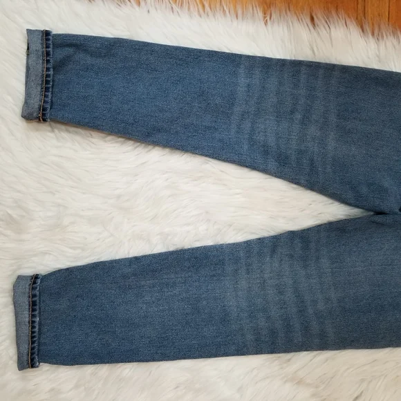 AMERICAN EAGLE Mom Jeans Comfort Stretch Waistband Light Blue Wash Size 00R. - Picture 7 of 17